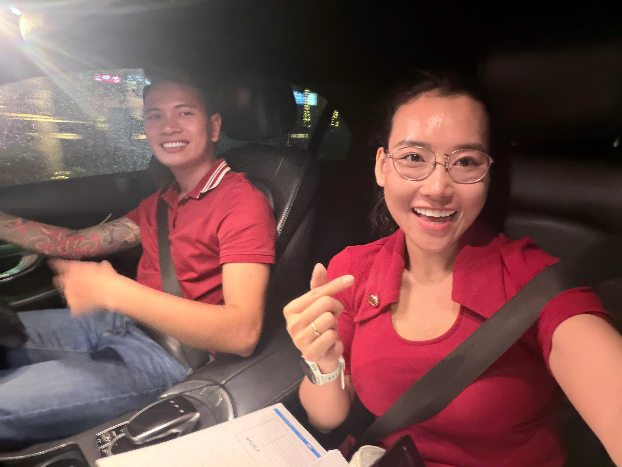 Hành trình vợ chồng cùng đi: một cơn mưa, hai bài hát, và một quãng đường về đầy hân hoan.