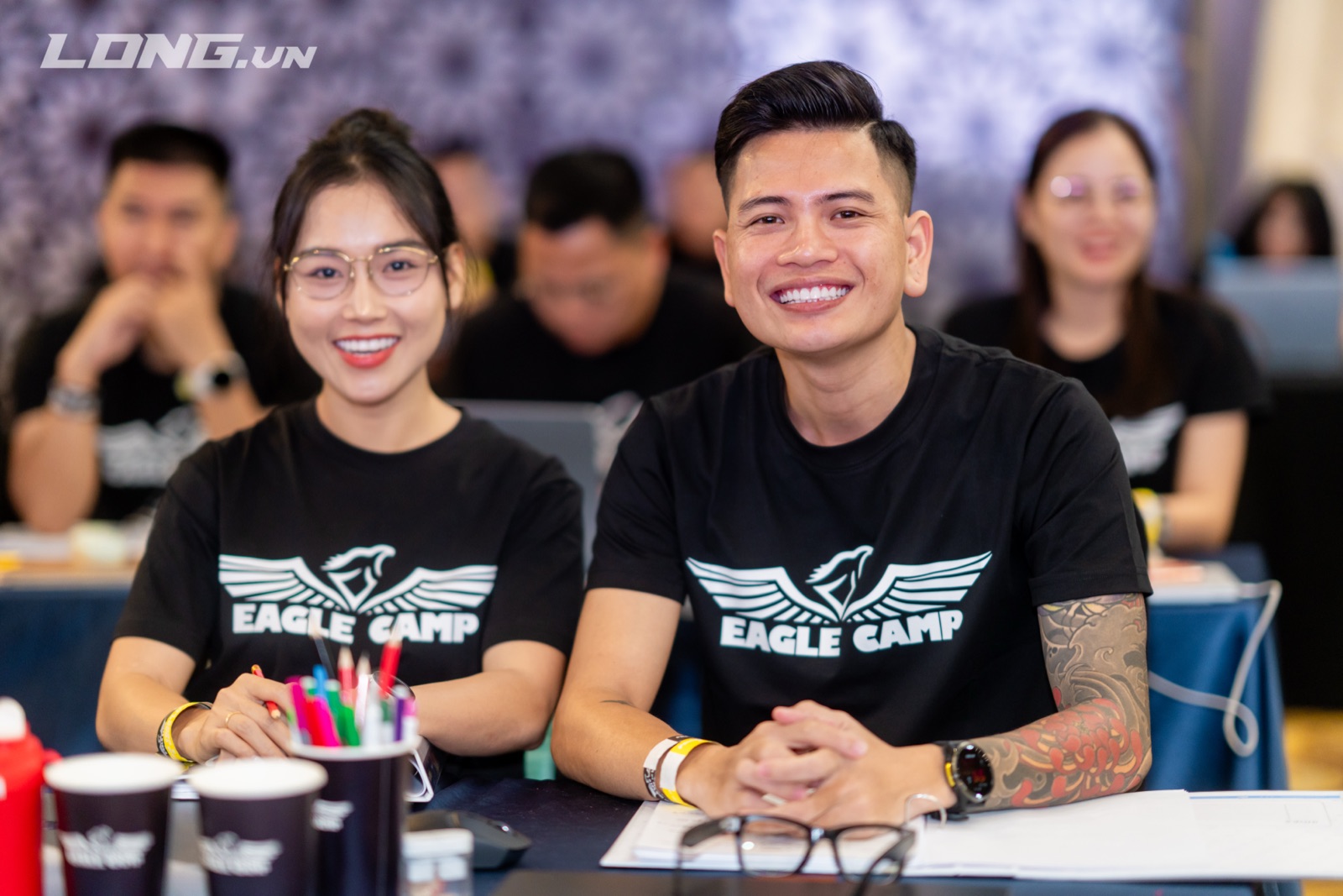 Người ta khuyên đừng làm ăn với vợ chồng — còn tôi cưới luôn đối tác của mình